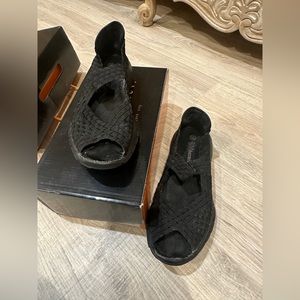 Bernie Mev black shoes!!